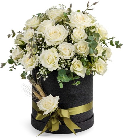 Kutu içerisinde 33 adet beyaz gül tanzimi  Ankara çiçek mağazası , çiçekçi adresleri 