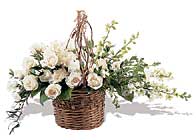 sepet içerinde beyaz güller    Ankara anneler günü çiçek yolla 