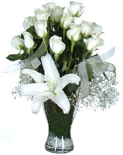cam içerisinde 11 beyaz gül ve 1 kazablanka  Ankara çiçek siparişi sitesi 