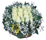  Ankara çiçekçiler  Beyaz harika bir gül sepeti