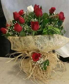 Kız isteme çiçeği 20 kırmızı 1 beyaz  Ankara çiçek siparişi sitesi 