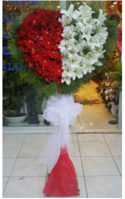 Özel üstü özel kalp çiçek tanzimi  Ankara çiçek gönderme sitemiz güvenlidir 
