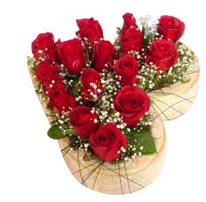  Ankara çiçek siparişi sitesi  11 adet kalp içinde  güller